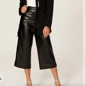Natori Black Faux leather cropped Pants Super Soft!!  Size 4 flawed